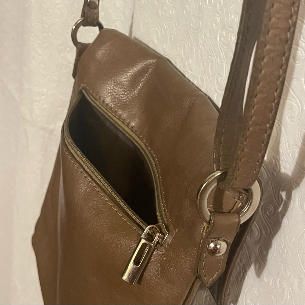 Walter Moretti Italian Leather Crossbody - Picture 10 of 15